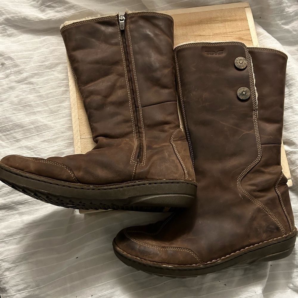 TEVA Tonalea Brown Women’s  Waterproof Leather Boots 8.5